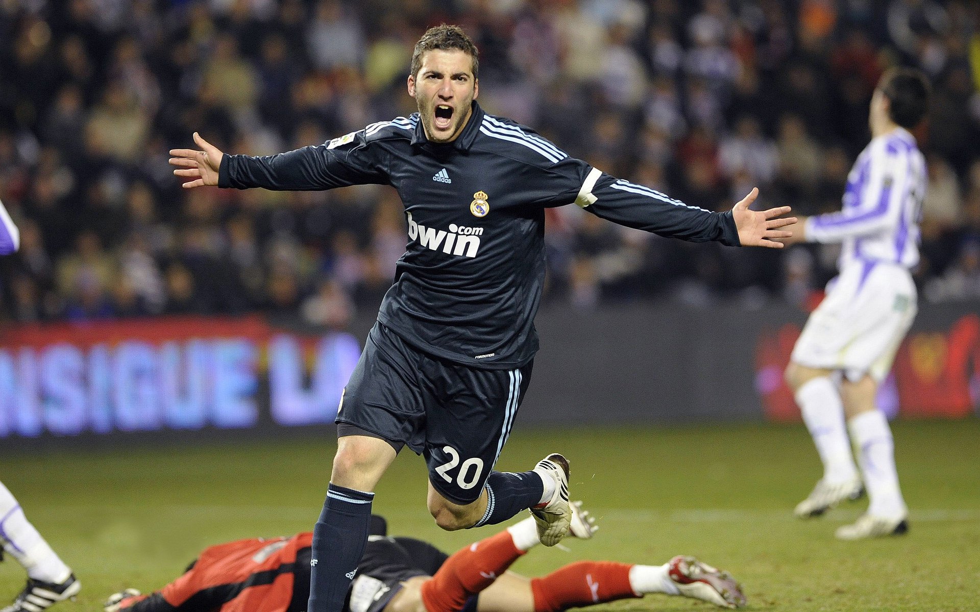 欧文末节封神，马刺一波流带走活塞