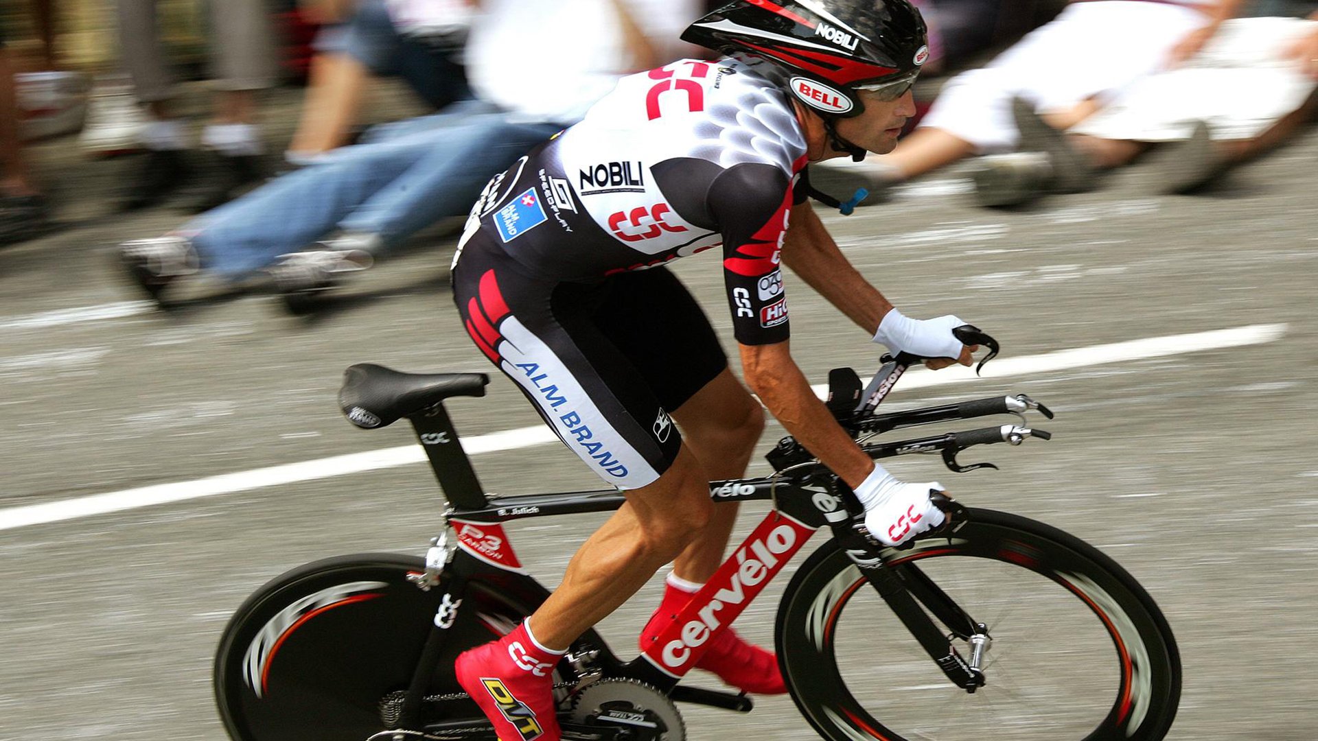 红牛内战,维斯塔潘统治全场,一队鏖战二队展露王者锋芒